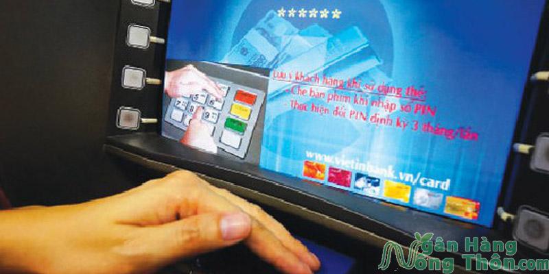 Khóa thẻ và tài khoản tại cây ATM
