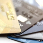 Nhờ người thân làm thẻ, mở tài khoản ngân hàng hộ được không