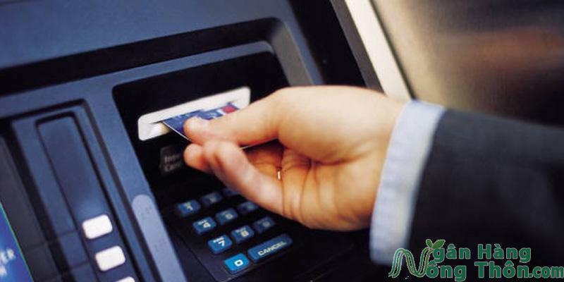 Phí và Hạn mức rút tiền ATM khác ngân hàng tối đa 2024