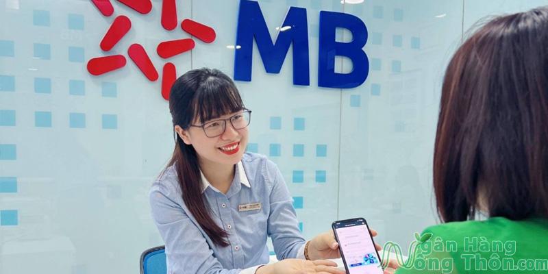 Mở thẻ đen tại quầy MB Bank