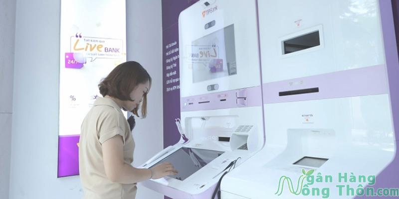 Làm thẻ ngân hàng tại ATM