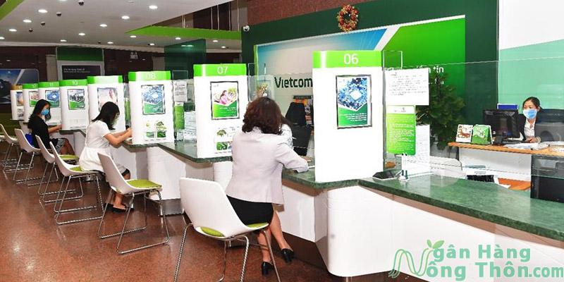 Mở thẻ Vietcombank Mastercard World tại quầy