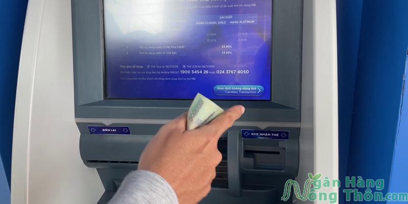 Nạp tiền vào cây ATM ngân hàng MBBank