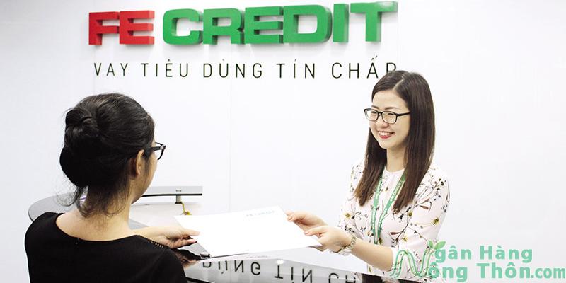 Phạt trả chậm thẻ tín dụng FE Credit