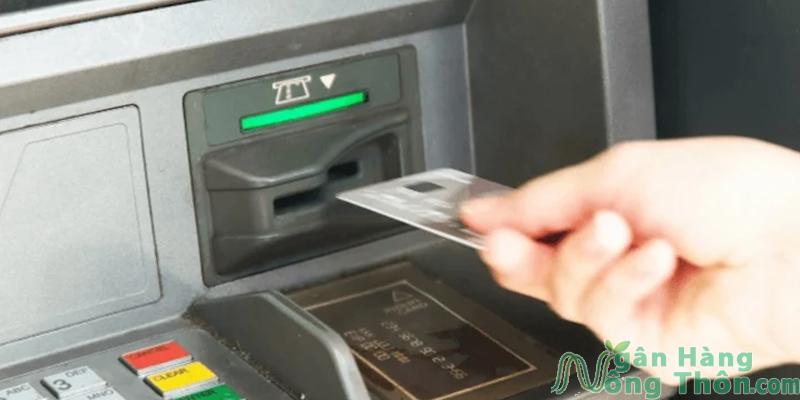 Thẻ Vietcombank rút được cây ATM nào? Hạn mức, Phí rút 2024