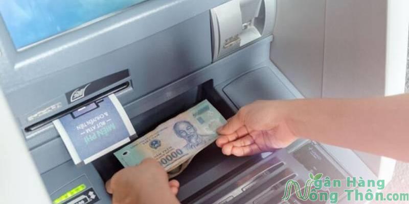 Cách nộp tiền tại cây ATM Vietcombank 2024 Hạn mức, Phí nộp