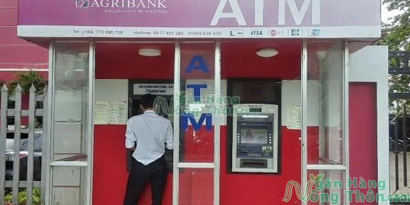 Bị nuốt thẻ tại cây ATM ven đường