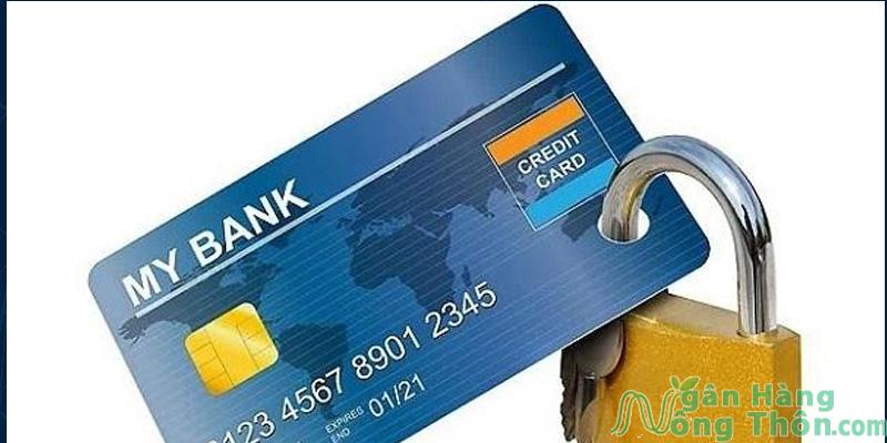 Vì sao thẻ và tài khoản ngân hàng bị khoá?