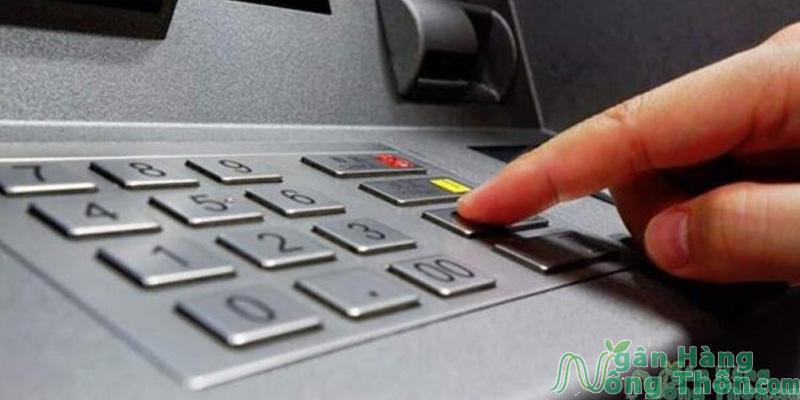 Cách rút tiền thẻ Vietinbank ở cây ATM