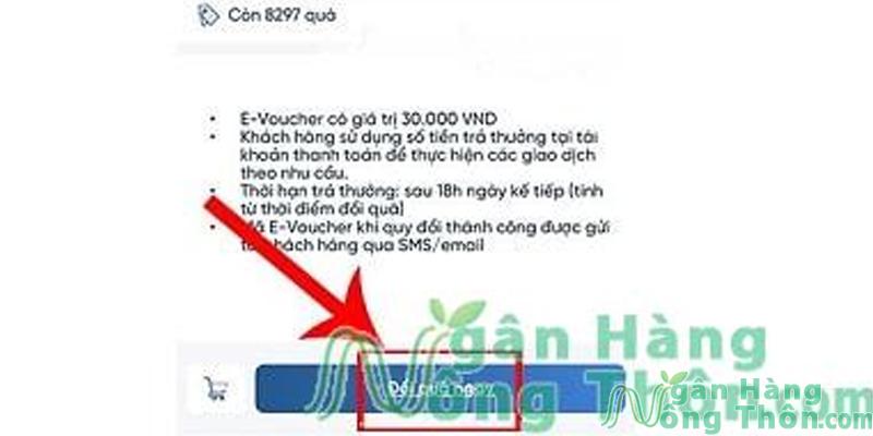 Hiển thị thông tin chi tiết về phần quà > bấm Đổi quà ngay